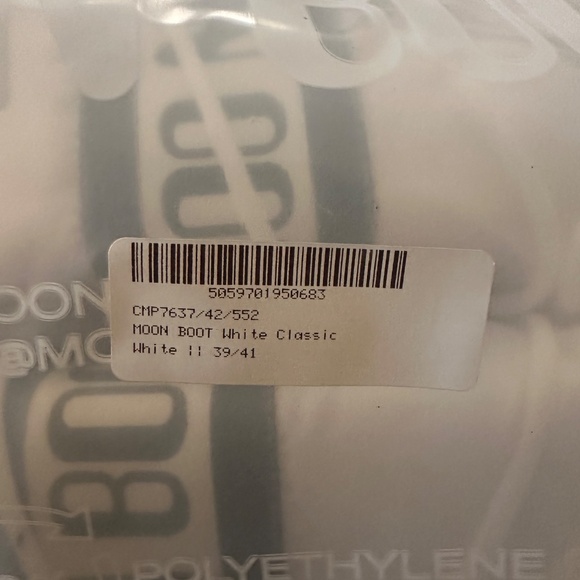 White Icon Moon Boots - Picture 9 of 10